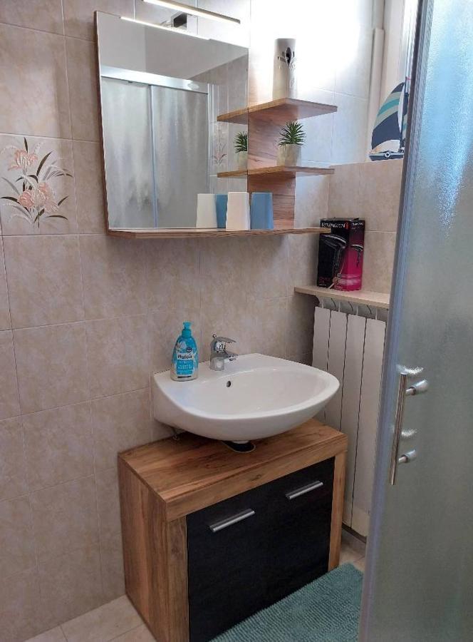 Apartmaji Pri Bosi Nogi イゾラ エクステリア 写真