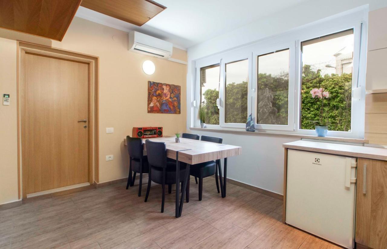 Apartmaji Pri Bosi Nogi イゾラ エクステリア 写真